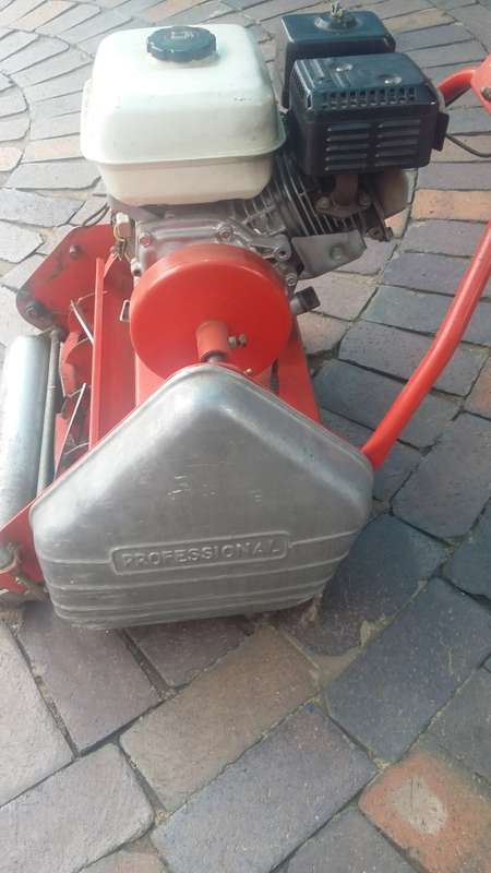 Professional Honda grass mower