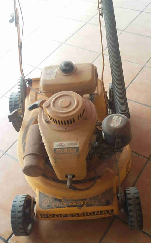 Professional grass mower with Robin EC10 motor. Needs attention