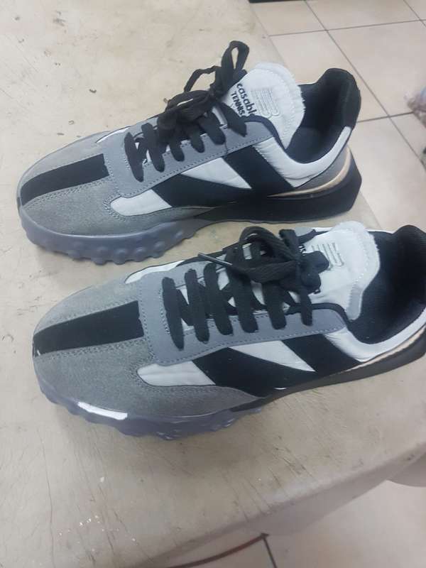 new balance tekkies