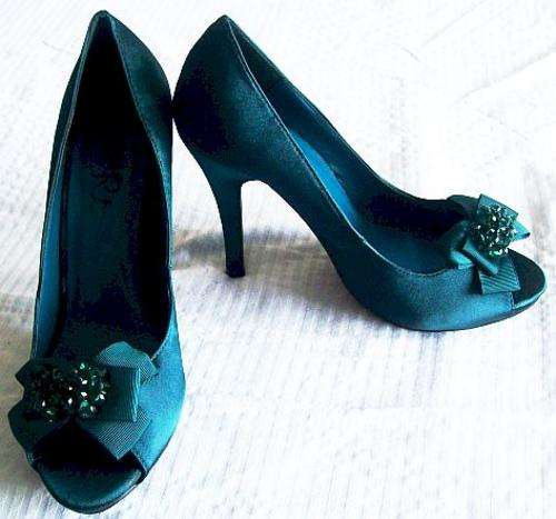 beautiful stilletto shoes. Size 6