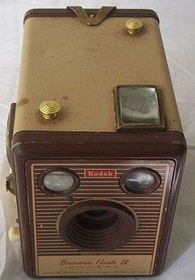 VINTAGE KODAK BROWNIE FLASH IV