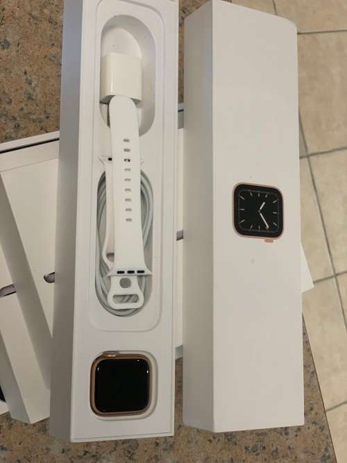 Apple Watch Series 5 - GOLD - 40mm - PREOWNED