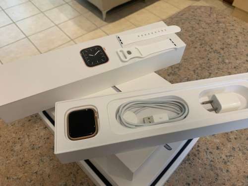 Apple Watch Series 5 - GOLD - 40mm - PREOWNED