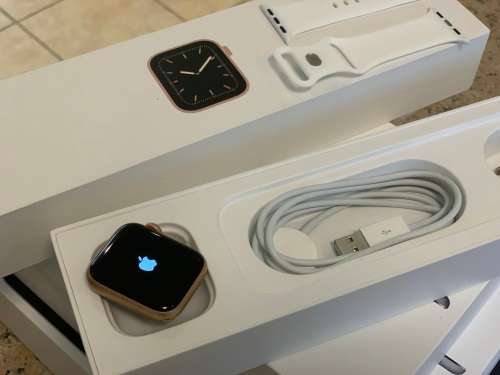 Apple Watch Series 5 - GOLD - 40mm - PREOWNED