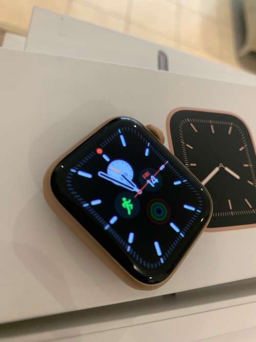 Apple Watch Series 5 - GOLD - 40mm - PREOWNED