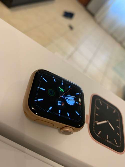 Apple Watch Series 5 - GOLD - 40mm - PREOWNED