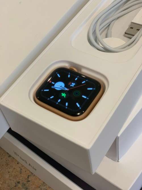 Apple Watch Series 5 - GOLD - 40mm - PREOWNED