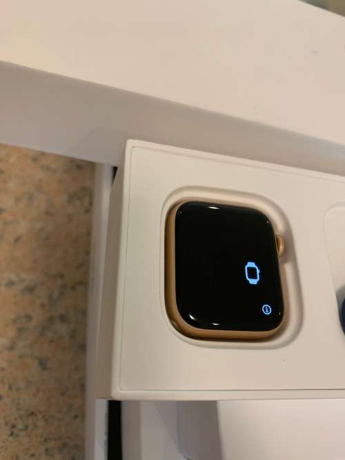 Apple Watch Series 5 - GOLD - 40mm - PREOWNED