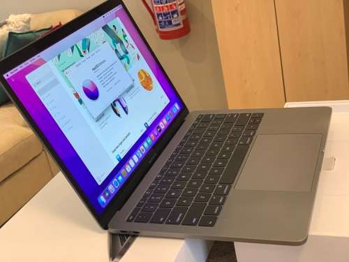 Apple Macbook Pro 13-inch 2017 Model Retina Display - Intel Core i5 - 8GB RAM - 256GB SSD - Preowned