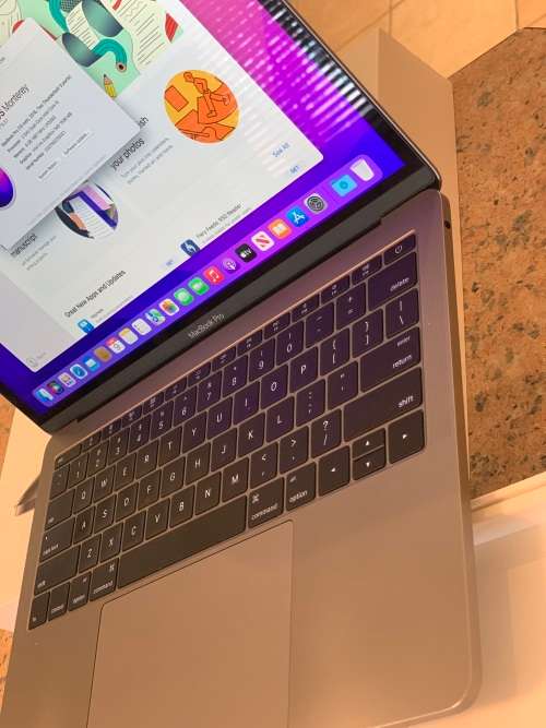 Apple Macbook Pro 13-inch 2017 Model Retina Display - Intel Core i5 - 8GB RAM - 256GB SSD - Preowned