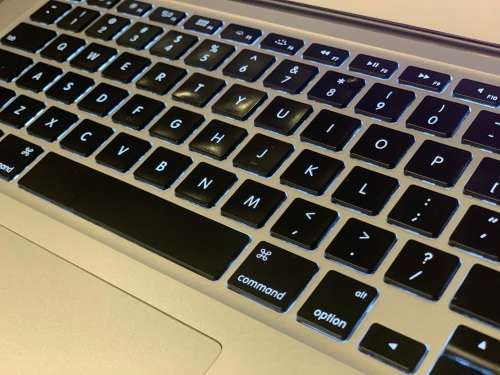 Macbook Air 13-inch - Silver - 4GB - 128GB - Preowned - Grade A  ~ Like New ~ FREE Shipping
