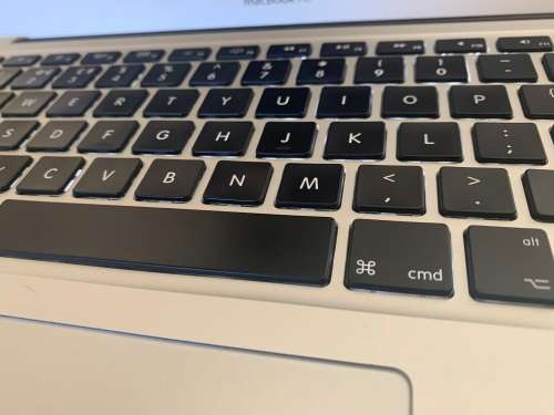 Macbook Air 13-inch - Silver - 4GB - 128GB - Preowned - Grade A  ~ Like New ~ FREE Shipping