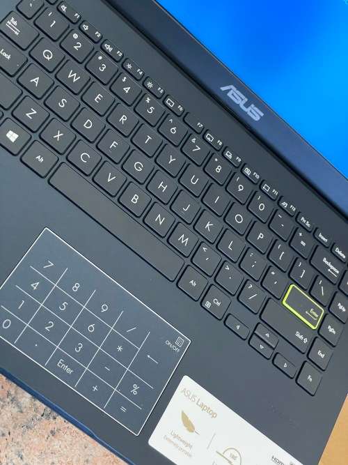 Asus E410M - Intel - 4GB RAM - SSD LAPTOP ~Brand New ~FREE Shipping