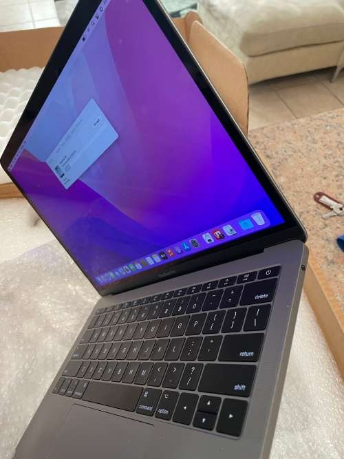 Apple Macbook Pro 13-inch 2017 Model Retina Display - Intel Core i5 - 8GB RAM - 256GB SSD - Preowned