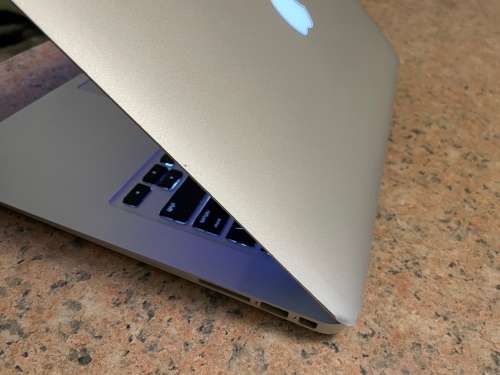 Macbook Air 13-inch 2015 - Intel Core i5 - 4GB - 128GB SSD - Silver - Preowned - MacOS