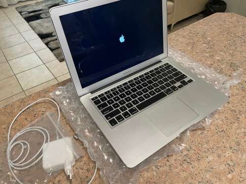 Macbook Air 13-inch 2015 - Intel Core i5 - 4GB - 128GB SSD - Silver - Preowned - MacOS