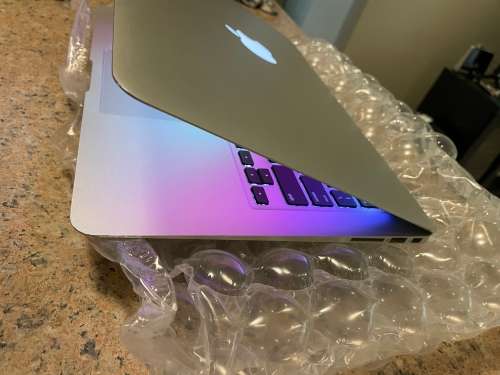 Macbook Air 13-inch 2015 - Intel Core i5 - 4GB - 128GB SSD - Silver - Preowned - MacOS
