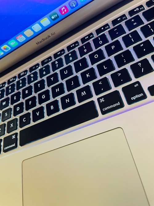 Macbook Air 13-inch 2015 - 4GB - 128GB - Silver - Preowned - Grade A ~FREE 32GB Memory Stick