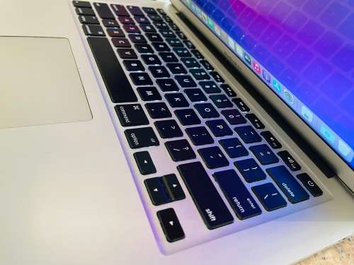 Macbook Air 13-inch 2015 - 4GB - 128GB - Silver - Preowned - Grade A ~FREE 32GB Memory Stick