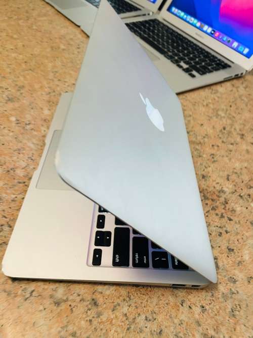 Macbook Air - 4GB RAM - 128GB SSD - Preowned - Grade A  ~ FREE Shipping