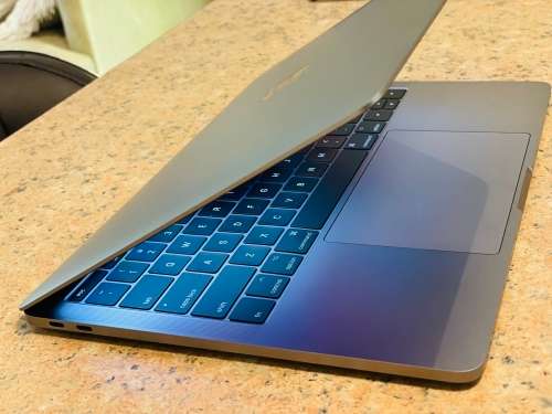 Apple Macbook Pro 13-inch 2017 Model Retina Display - Intel Core i5 - 8GB RAM - 128GB SSD - Preowned