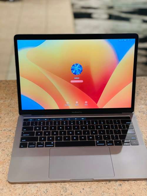 2017 Apple Macbook Pro 13-inch Retina Display - Intel Core i5 - 16GB RAM - 256GB SSD Touchbar Sensor