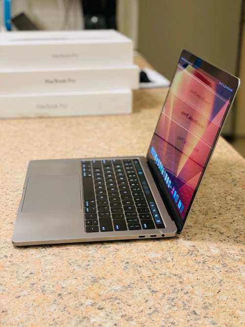 2017 Apple Macbook Pro 13-inch Retina Display - Intel Core i5 - 16GB RAM - 256GB SSD Touchbar Sensor
