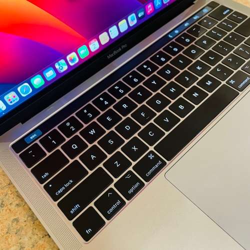 2017 Apple Macbook Pro 13-inch Retina Display - Intel Core i5 - 16GB RAM - 256GB SSD Touchbar Sensor