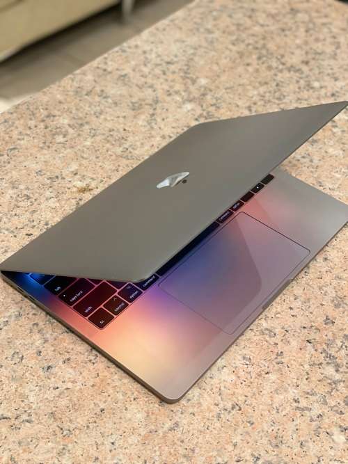 2017 Apple Macbook Pro 13-inch Retina Display - Intel Core i5 - 16GB RAM - 256GB SSD Touchbar Sensor