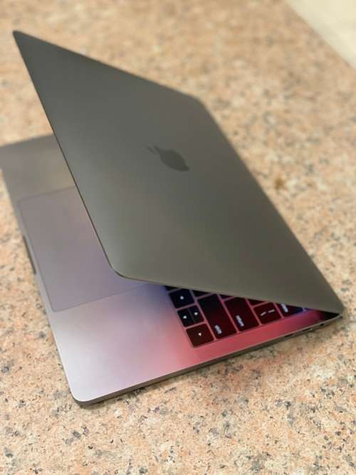 2017 Apple Macbook Pro 13-inch Retina Display - Intel Core i5 - 16GB RAM - 256GB SSD Touchbar Sensor