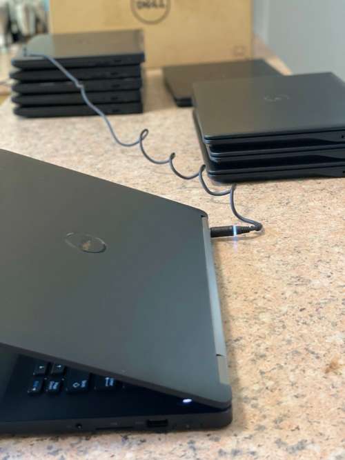 Dell Latitude E7470 Laptop - Intel Core i5 - 16GB RAM - 1TB SSD ~Grade A ~FREE 64GB Memory Stick