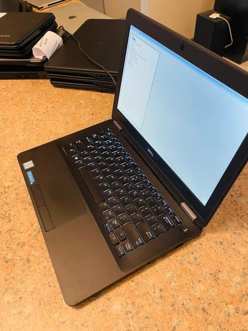 Dell Latitude E7270 Laptop - Intel Core i5 - 8GB RAM - 256GB SSD ~Grade A ~FREE 64GB Memory Stick