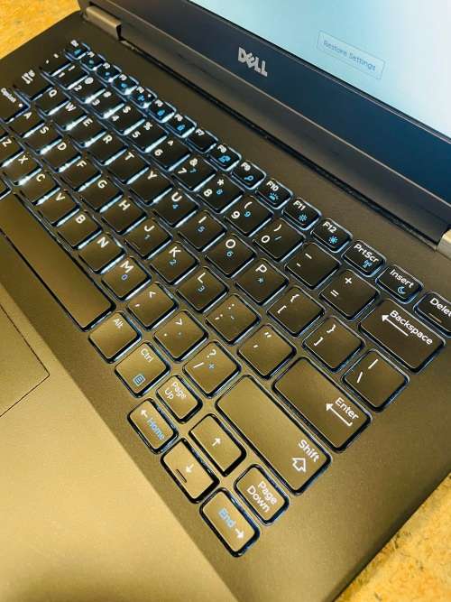 Dell Latitude E7270 Laptop - Intel Core i5 - 8GB RAM - 256GB SSD ~Grade A ~FREE 64GB Memory Stick