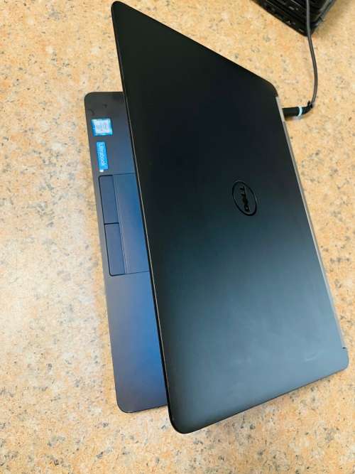 Dell Latitude E7270 Laptop - Intel Core i5 - 8GB RAM - 256GB SSD ~Grade A ~FREE 64GB Memory Stick