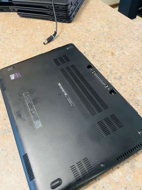 Dell Latitude E7270 Laptop - Intel Core i5 - 8GB RAM - 256GB SSD ~Grade A ~FREE 64GB Memory Stick