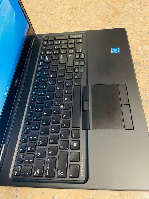 Dell Latitude E5550 15 inches Laptop - Intel Core i5 - 8GB RAM - 256GB SSD - Windows 11 Office 2021