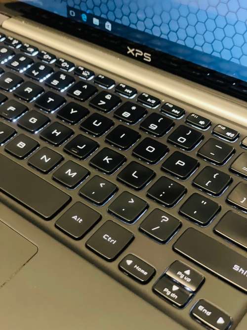 Dell XPS L321X Laptop - Intel Core i7 - 4GB RAM - 256GB SSD ~Grade A ~FREE 32GB Memory Stick