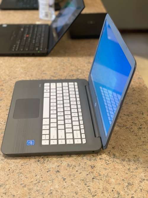HP Stream 14 - Intel Celeron - 4GB RAM - 64GB SSD and 128GB SD Drive ~FREE 32GB Memory Stick