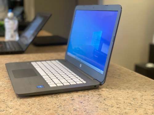 HP Stream 14 - Intel Celeron - 4GB RAM - 64GB SSD and 128GB SD Drive ~FREE 32GB Memory Stick