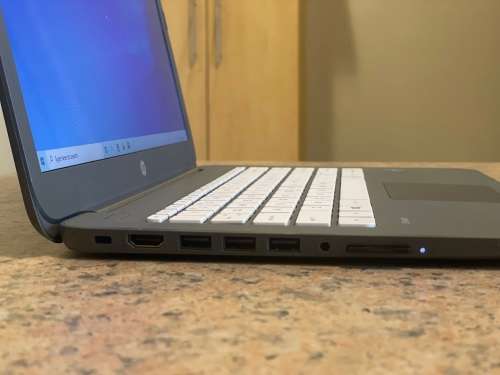 HP Stream 14 - Intel Celeron - 4GB RAM - 64GB SSD and 128GB SD Drive ~FREE 32GB Memory Stick