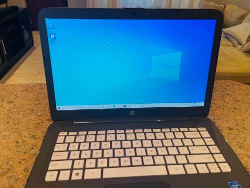 HP Stream 14 - Intel Celeron - 4GB RAM - 64GB SSD and 128GB SD Drive ~FREE 32GB Memory Stick