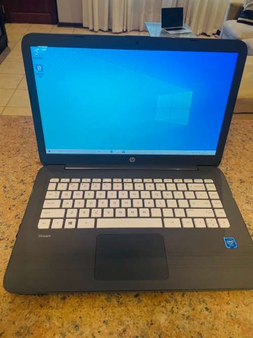 HP Stream 14 - Intel Celeron - 4GB RAM - 64GB SSD and 128GB SD Drive ~FREE 32GB Memory Stick