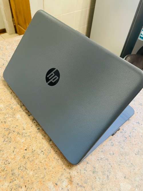 HP Stream 14 - Intel Celeron - 4GB RAM - 64GB SSD and 128GB SD Drive ~FREE 32GB Memory Stick