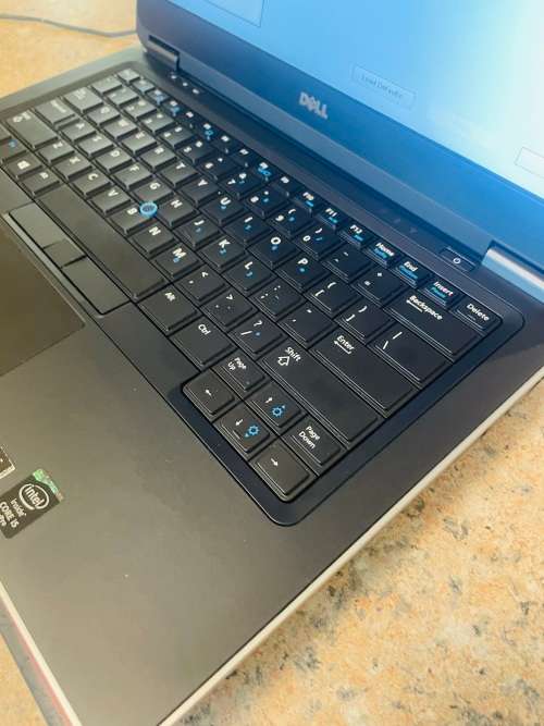 Dell Latitude E7440 Laptop - Intel Core i5 vPro - 8GB RAM - 256GB SSD ~FREE 64GB Memory Stick