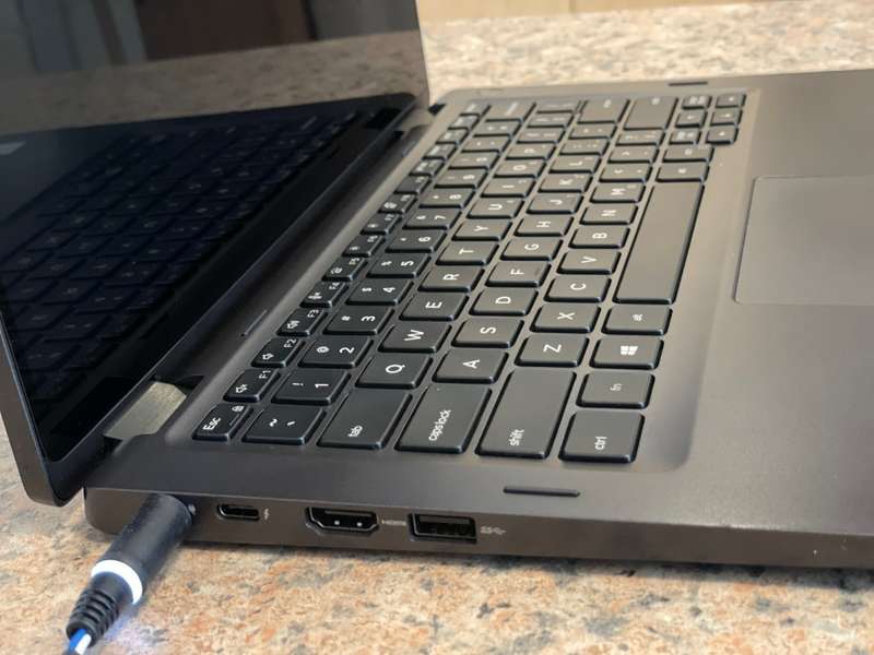 Dell Latitude 5300 2-in-1 Touch Laptop - Intel Core i5 8th Gen 16GB RAM - 256GB SSD FREE 64GB Stick