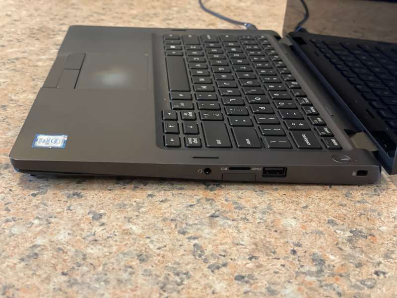Dell Latitude 5300 2-in-1 Touch Laptop - Intel Core i5 8th Gen 16GB RAM - 256GB SSD FREE 64GB Stick