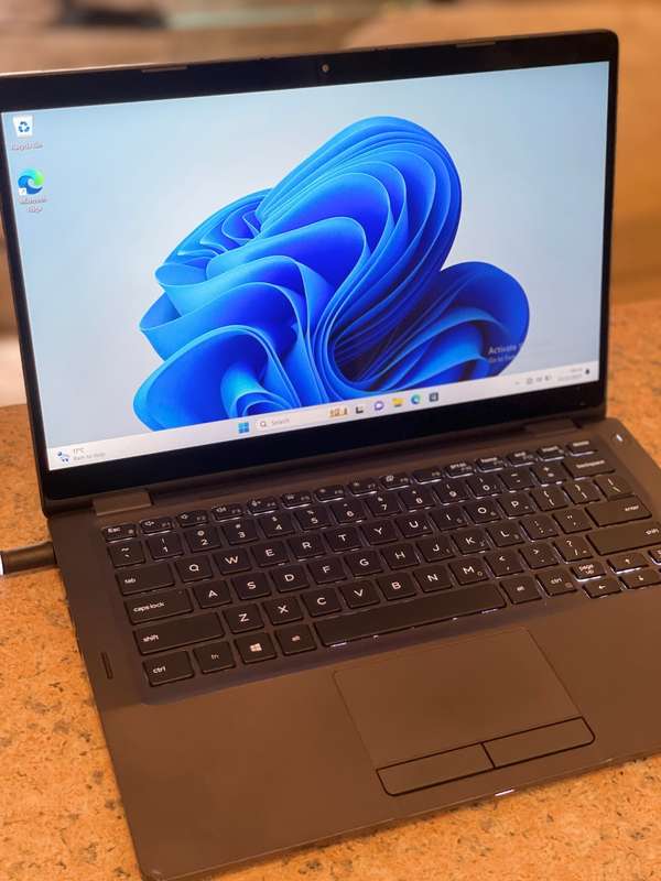 Dell Latitude 5300 2-in-1 Touch Laptop - Intel Core i5 8th Gen 16GB RAM - 256GB SSD FREE 64GB Stick