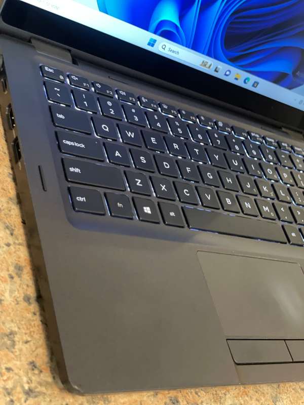 Dell Latitude 5300 2-in-1 Touch Laptop - Intel Core i5 8th Gen 16GB RAM - 256GB SSD FREE 64GB Stick