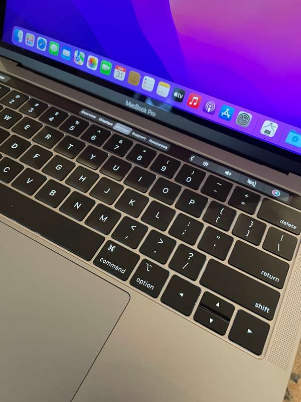 Macbook Pro 2019 13-inch Retina Display - Intel Core i5 - 8GB RAM - 256GB SSD - Touchbar & TouchID
