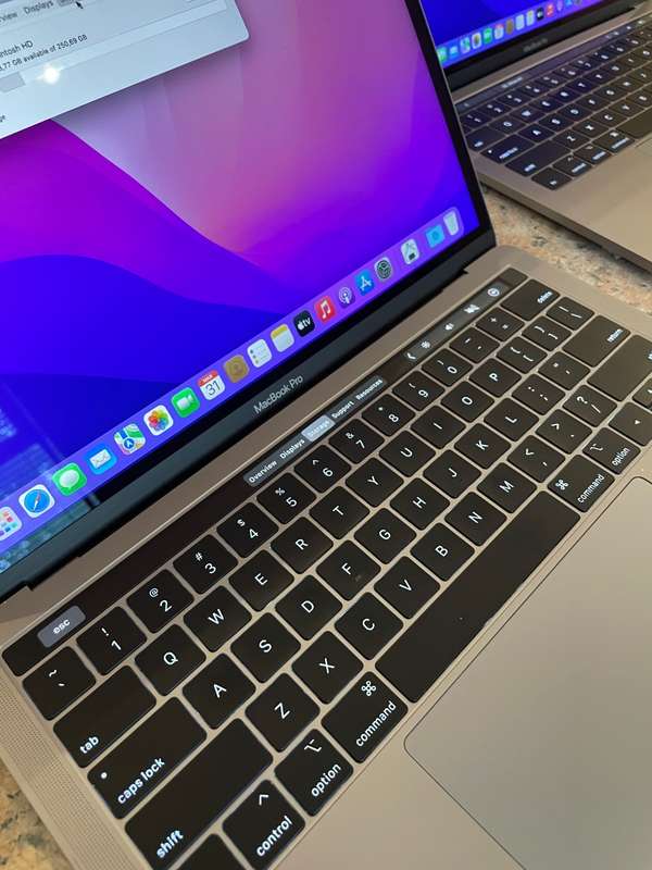 Macbook Pro 2019 13-inch Retina Display - Intel Core i5 - 8GB RAM - 256GB SSD - Touchbar & TouchID